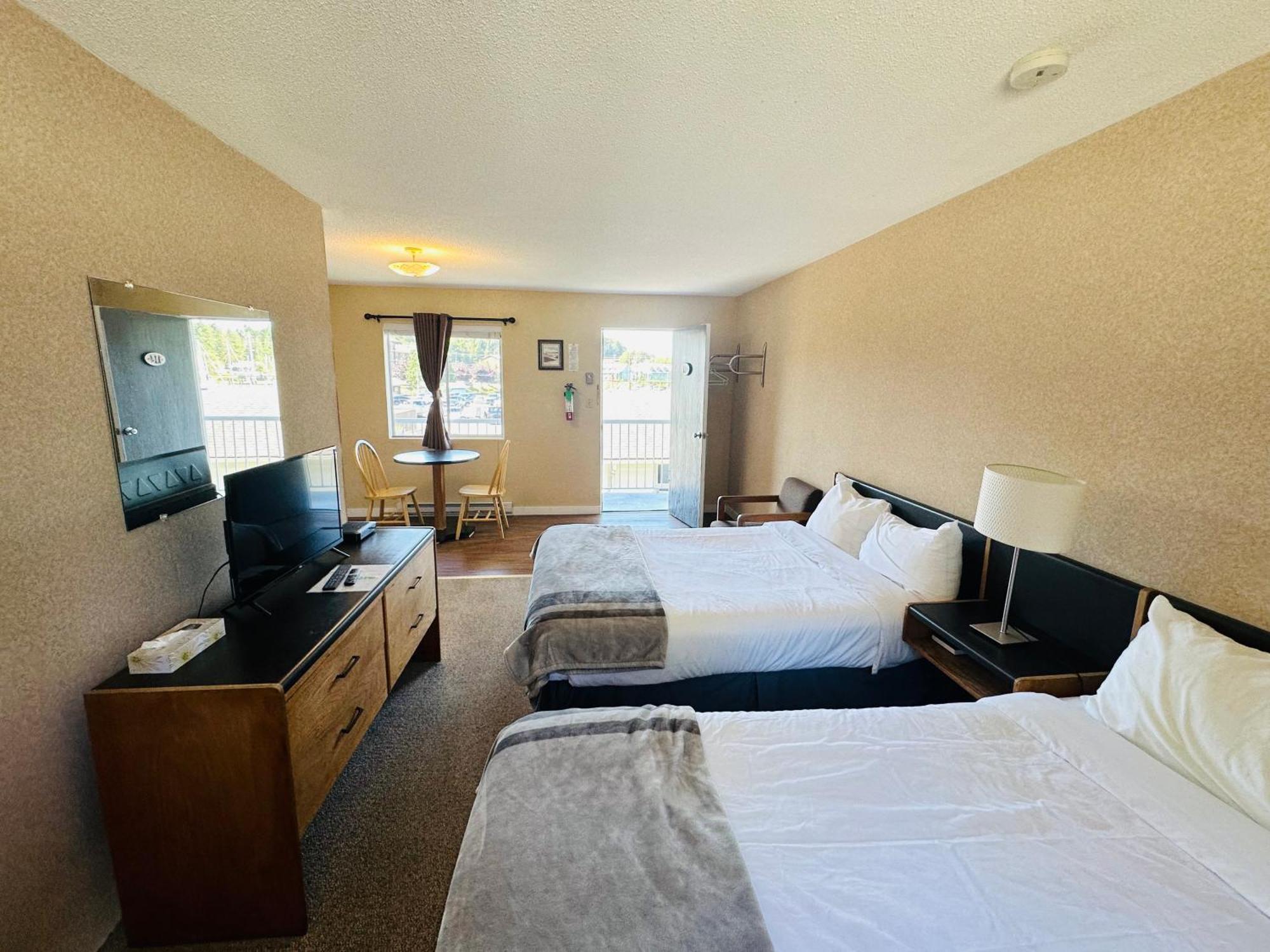 Island West Resort-Motel Ucluelet Eksteriør billede