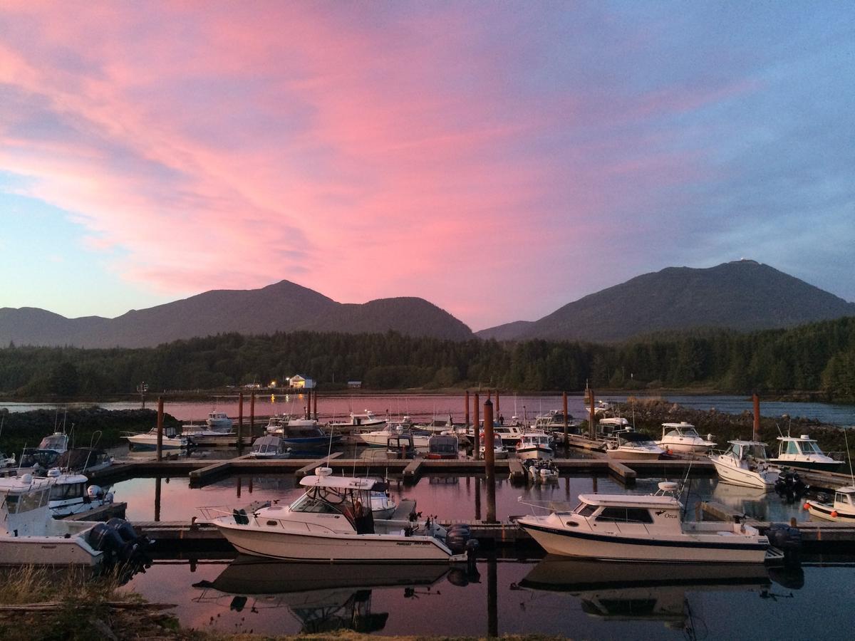 Island West Resort-Motel Ucluelet Eksteriør billede